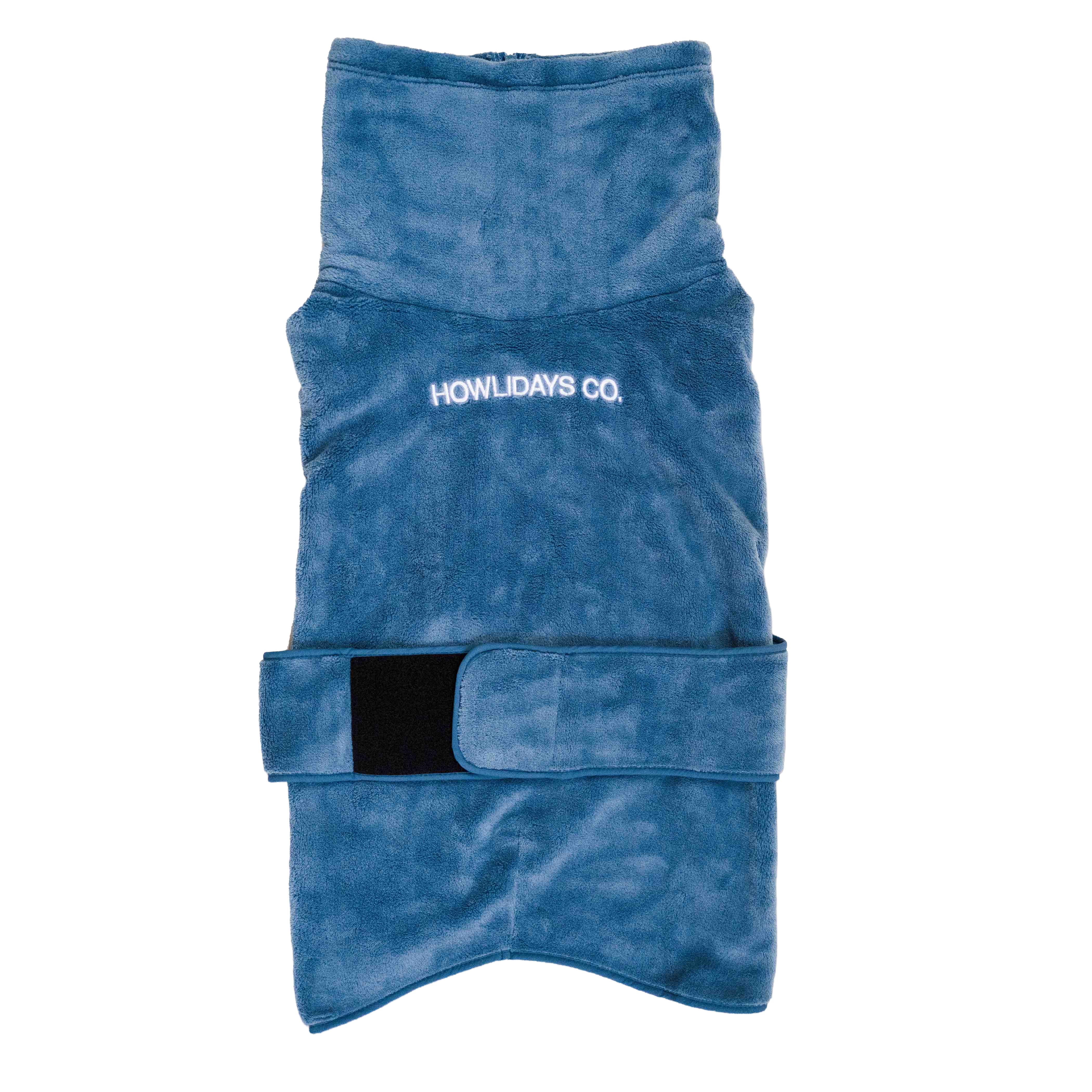 Vue arrière d’un manteau polaire d’aventure pour chien, avec couverture arrière complète et sangles réglables pour un maintien sûr et ajusté.